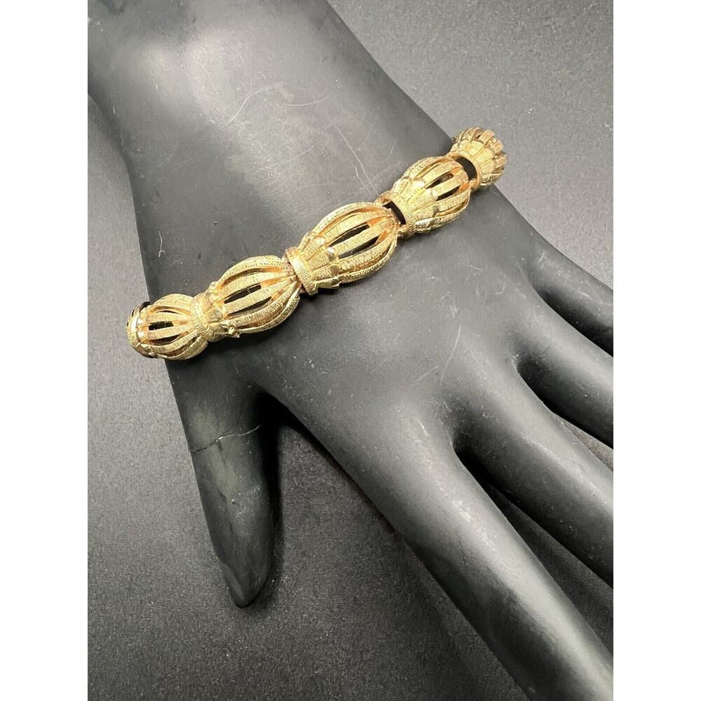 Unique Vtg Signed MONET Brushed Gold Panel Thistle Bracelet w/ Safety Chain